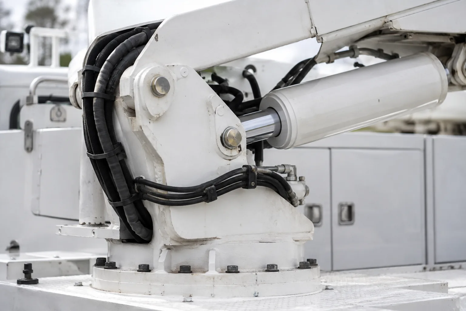Hydraulic components and hoses on bucket truck aerial equipment