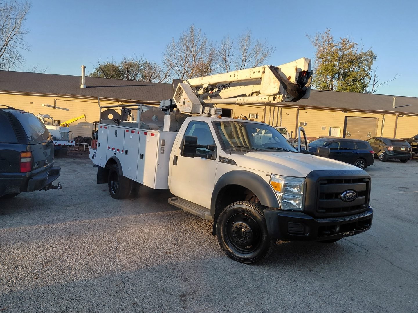 Finished F-450 bucket truck